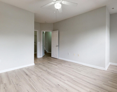 10075 Gate Parkway N - Photo Thumbnail 1