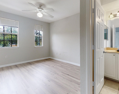 10075 Gate Parkway N - Photo Thumbnail 11