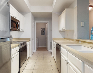 10075 Gate Parkway N - Photo Thumbnail 28