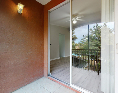 10075 Gate Parkway N - Photo Thumbnail 27