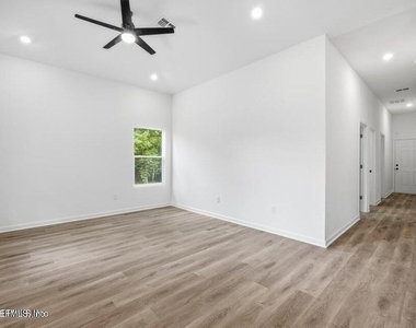12164 Lyons Street - Photo Thumbnail 3