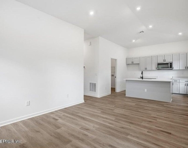 12164 Lyons Street - Photo Thumbnail 5