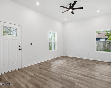 12164 Lyons Street - Photo Thumbnail 4