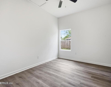 12164 Lyons Street - Photo Thumbnail 15