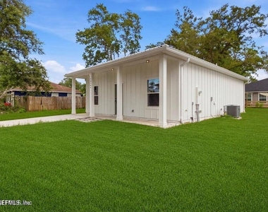 12164 Lyons Street - Photo Thumbnail 1