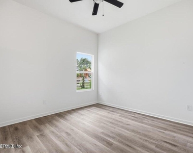 12164 Lyons Street - Photo Thumbnail 7