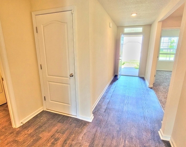 121 Aveiro Way - Photo Thumbnail 4