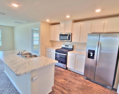 121 Aveiro Way - Photo Thumbnail 8