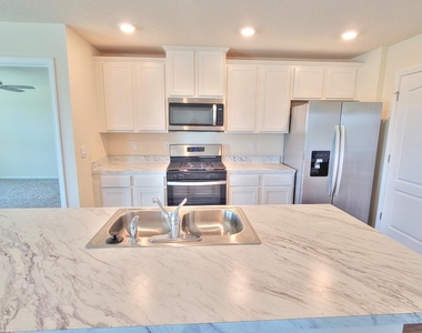 121 Aveiro Way - Photo Thumbnail 9