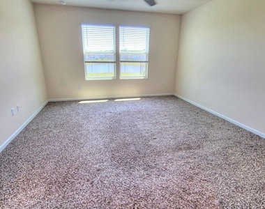 121 Aveiro Way - Photo Thumbnail 13