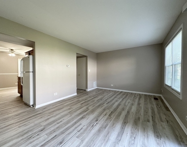 2543 Prairieview Lane S - Photo Thumbnail 3