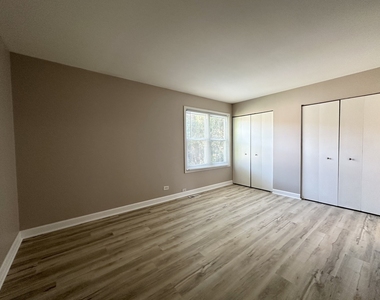 2543 Prairieview Lane S - Photo Thumbnail 8
