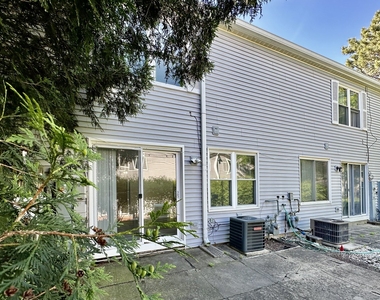 2543 Prairieview Lane S - Photo Thumbnail 11