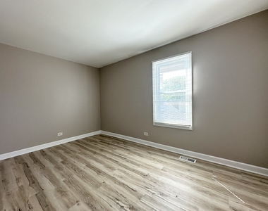 2543 Prairieview Lane S - Photo Thumbnail 9