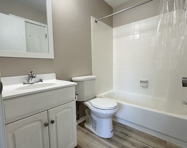 2543 Prairieview Lane S - Photo Thumbnail 10