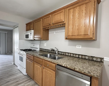 2543 Prairieview Lane S - Photo Thumbnail 4