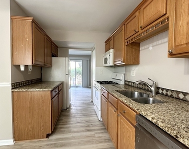 2543 Prairieview Lane S - Photo Thumbnail 5