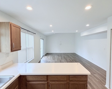 1120 Keswick Lane - Photo Thumbnail 7