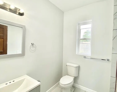 2238 S Homan Avenue - Photo Thumbnail 4