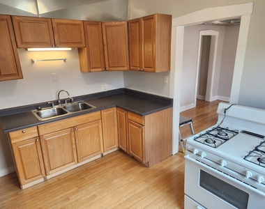2835 W Byron Street - Photo Thumbnail 6