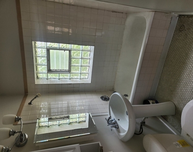 2835 W Byron Street - Photo Thumbnail 7