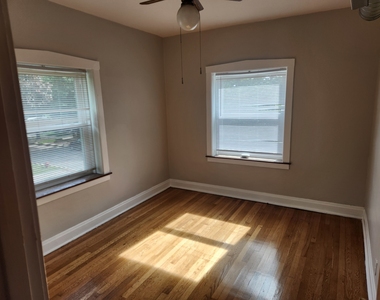 2835 W Byron Street - Photo Thumbnail 4