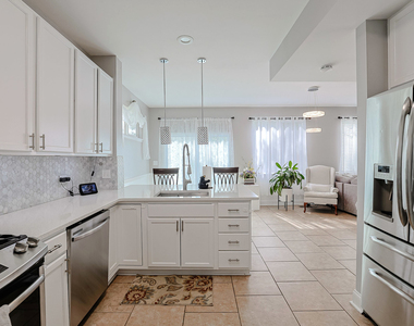 1854 S Fallbrook Drive - Photo Thumbnail 9