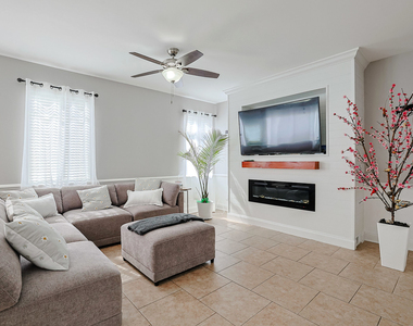 1854 S Fallbrook Drive - Photo Thumbnail 3
