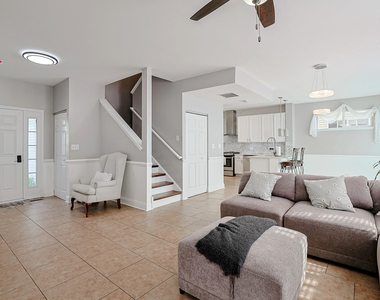 1854 S Fallbrook Drive - Photo Thumbnail 5