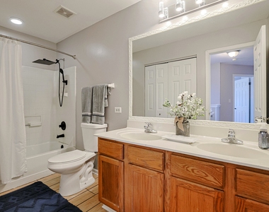 1854 S Fallbrook Drive - Photo Thumbnail 16