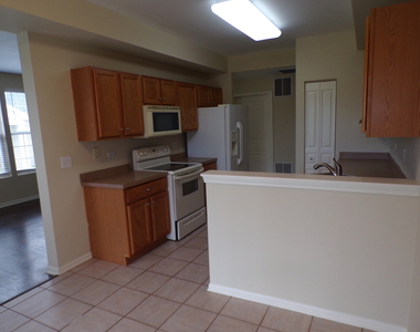 120 W Buckingham Drive - Photo Thumbnail 7