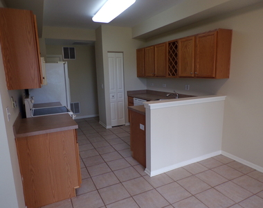 120 W Buckingham Drive - Photo Thumbnail 6