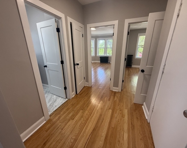 4956 N Harding Avenue - Photo Thumbnail 10