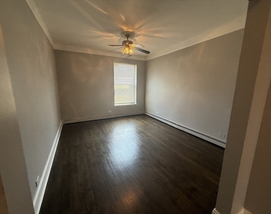 368 E 59th Street - Photo Thumbnail 2