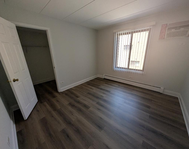 6005 Marshall Avenue - Photo Thumbnail 9