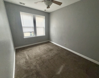 7722 S Cornell Avenue - Photo Thumbnail 5