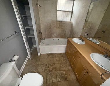 7722 S Cornell Avenue - Photo Thumbnail 4