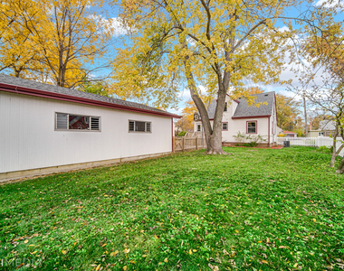 6661 Glenview Drive - Photo Thumbnail 24