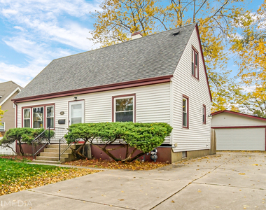 6661 Glenview Drive - Photo Thumbnail 1