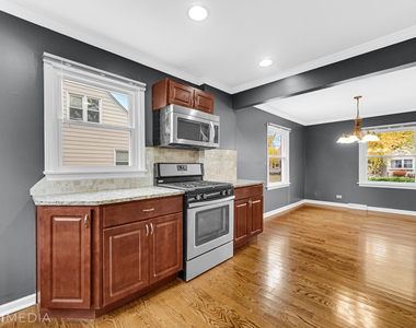 6661 Glenview Drive - Photo Thumbnail 11