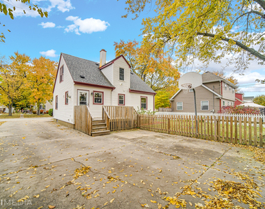 6661 Glenview Drive - Photo Thumbnail 22