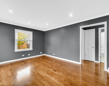 6661 Glenview Drive - Photo Thumbnail 5