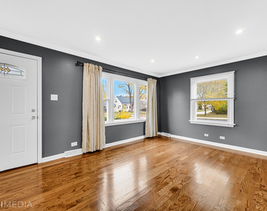 6661 Glenview Drive - Photo Thumbnail 4