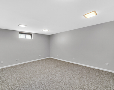 6661 Glenview Drive - Photo Thumbnail 17