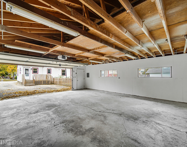 6661 Glenview Drive - Photo Thumbnail 25