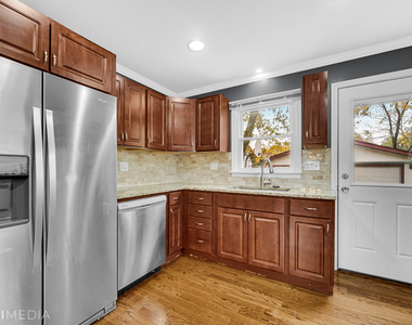 6661 Glenview Drive - Photo Thumbnail 13