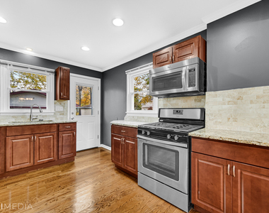 6661 Glenview Drive - Photo Thumbnail 10