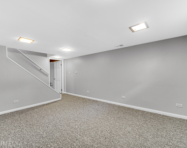 6661 Glenview Drive - Photo Thumbnail 18