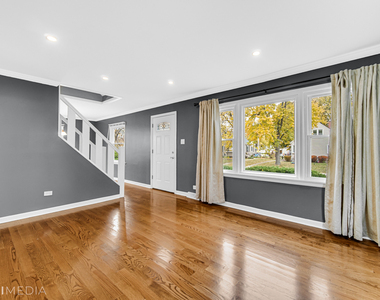 6661 Glenview Drive - Photo Thumbnail 3