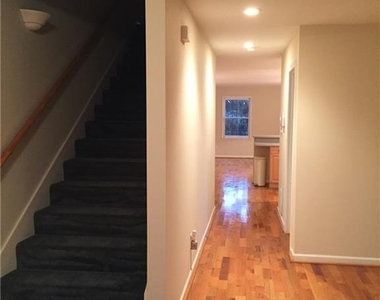 685 Garibaldi Street Sw - Photo Thumbnail 3